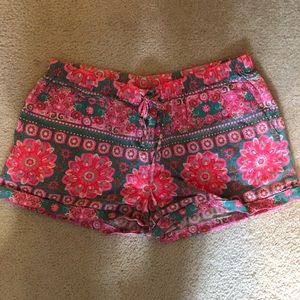 Vineyard Vines patterned shorts!
